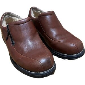 🌻UGG Women's Brown Leather Sheepskin lined zip up low top Shoes / Boots
